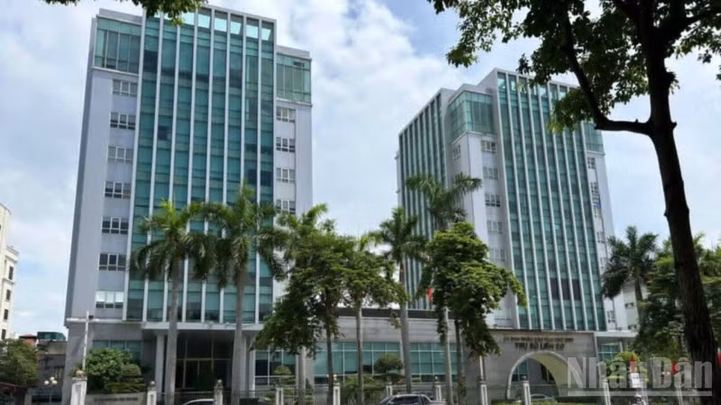 Hiện nay, phần lớn cán bộ, công chức đang làm việc tại trụ sở liên cơ Sở Tài chính và Sở Công thương thuộc tỉnh Thái Bình cũ đã di chuyển sang tỉnh Hưng Yên công tác.