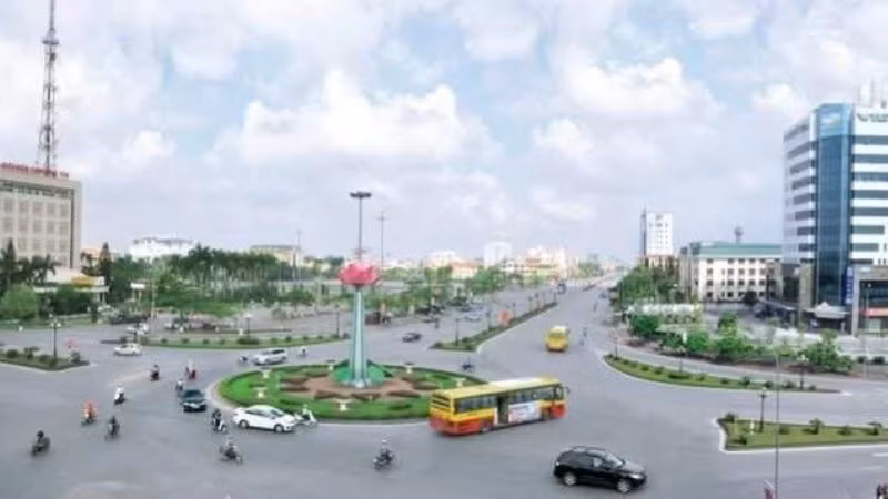 Tỉnh Hưng Yên đang đẩy nhanh việc triển khai các tuyến xe buýt kết nối giao thông nội tỉnh phục vụ người dân và cán bộ, công chức.