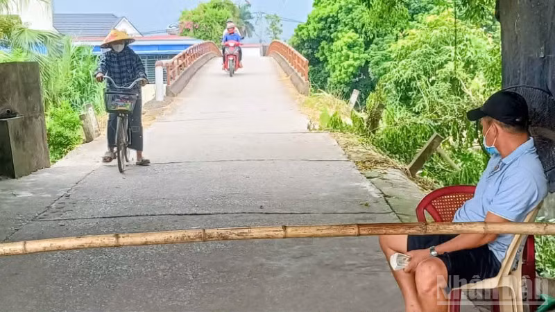 Cầu Đún - cây cầu dân sinh tại tỉnh Hưng Yên vẫn tồn tại thu phí khi lưu thông qua đây.