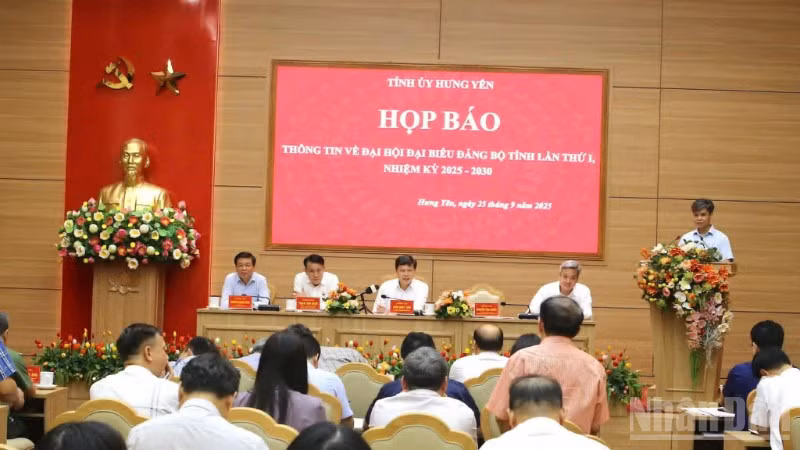 Quang cảnh buổi Họp báo.