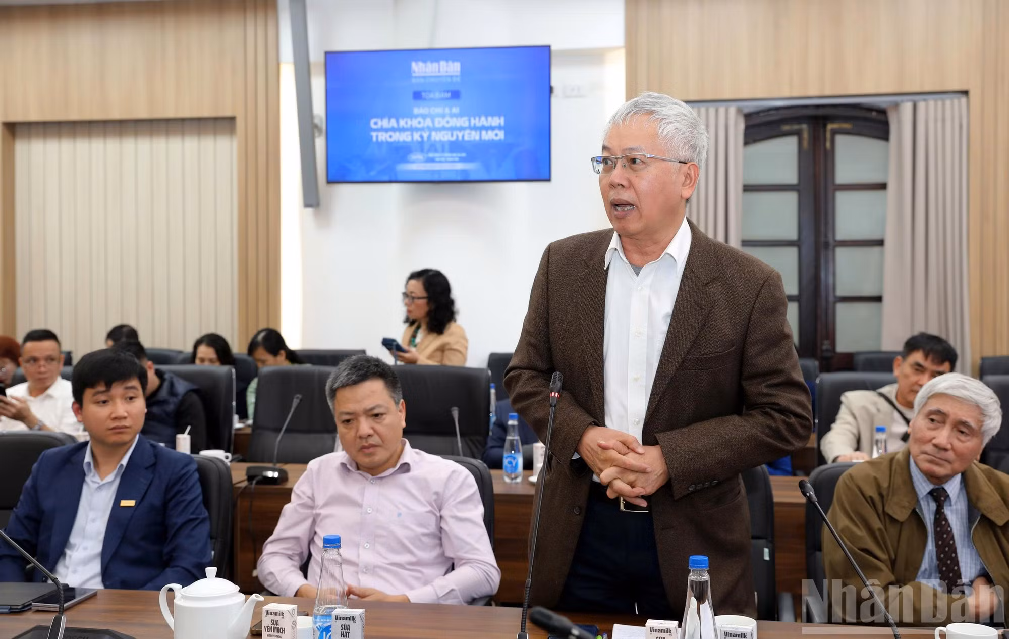 Tiến sĩ Nguyễn Đức Kiên, nguyên Phó Chủ nhiệm Ủy ban Kinh tế của Quốc hội, nguyên Tổ trưởng Tổ tư vấn của Thủ tướng Chính phủ chia sẻ ý kiến tại tọa đàm.