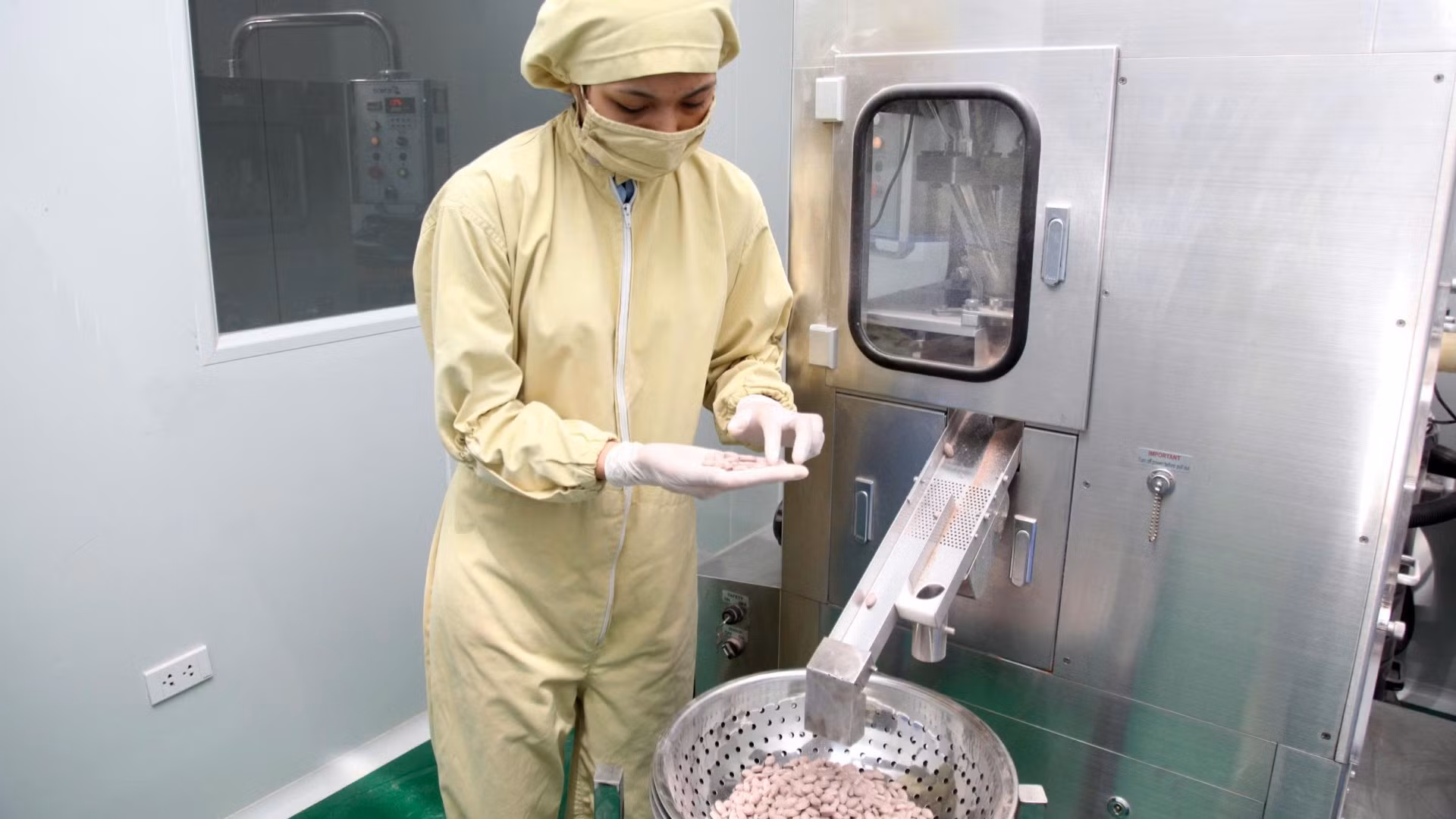 Nhà máy sản xuất thực phẩm chức năng. 