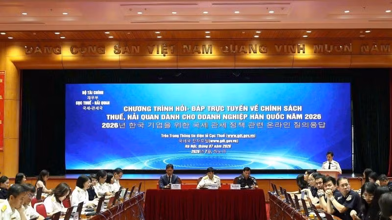 Quang cảnh hội nghị giải đáp chính sách thuế và hải quan.