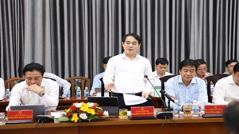Đồng chí Nghiêm Xuân Thành, Ủy viên Ban Chấp hành Trung ương Đảng, Bí thư Tỉnh ủy Khánh Hòa phát biểu tại buổi làm việc. 