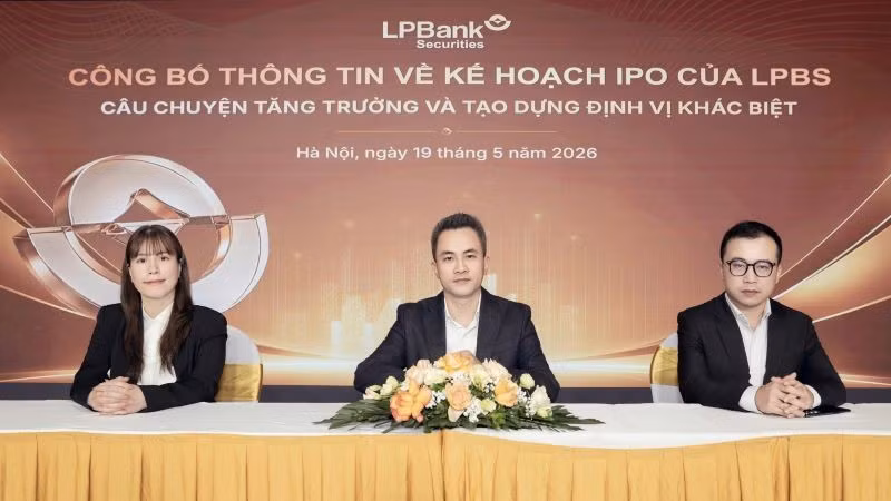 Ban lãnh đạo LPBS tại sự kiện Công bố thông tin về kế hoạch IPO.