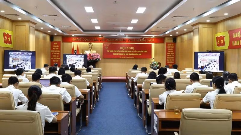 Quang cảnh hội nghị tại điểm cầu Cục Thuế.