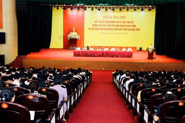Toàn cảnh buổi đối thoại. (Ảnh: ĐỨC LAM)
