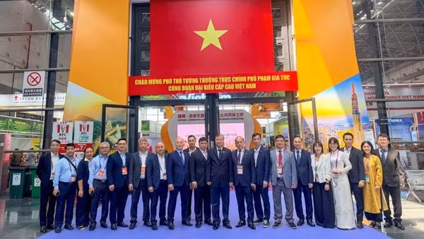 Các đại biểu tham dự Hội chợ Trung Quốc-ASEAN lần thứ 23 (CAEXPO-23) tại thành phố Nam Ninh (Quảng Tây, Trung Quốc). (Ảnh: CTV)