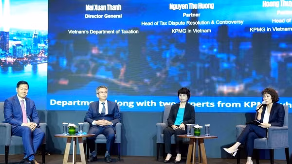 Cục trưởng Cục Thuế Mai Xuân Thành và các chuyên gia KPMG tại phiên thảo luận cấp cao. (Ảnh: Cục Thuế)