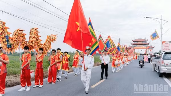 Lễ hội truyền thống làng Ô Trình được tổ chức với quy mô lớn. (Ảnh MAI TÚ)