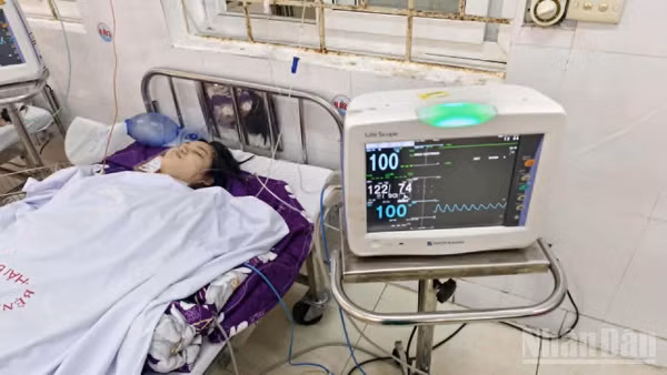 Sức khỏe bệnh nhân ổn định, được chuyển lên Bệnh viện Phụ sản Thái Bình theo dõi, điều trị.
