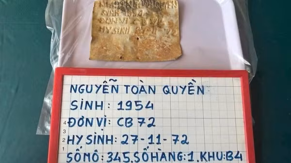 Đà Nẵng phát hiện di vật mang tên liệt sĩ Nguyễn Toàn Quyền, hy sinh năm 1972. (Ảnh: QUANG CƯỜNG)