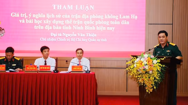 Đại biểu trình bày tham luận tại hội thảo. (Ảnh: Đức Lam)
