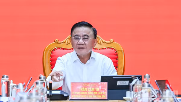 Thường trực Ban Bí thư Trần Cẩm Tú, Bí thư Đảng ủy các cơ quan Đảng Trung ương phát biểu tại hội nghị. (Ảnh: DUY LINH)