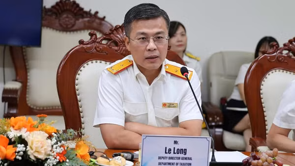 Phó Cục trưởng Cục Thuế Lê Long chào mừng các chuyên gia IMF đến làm việc với cơ quan thuế Việt Nam. (Nguồn: Cục Thuế)