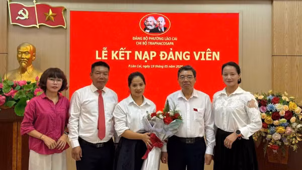 Lễ kết nạp đảng viên tại Chi bộ Công ty Traphaco Sapa tại phường Lào Cai, tỉnh Lào Cai, tháng 5/2026.