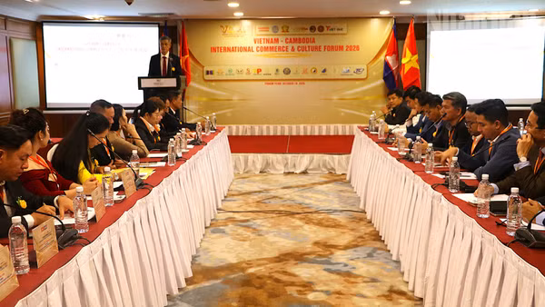 Quang cảnh Diễn đàn Thương mại và Văn hóa quốc tế Việt Nam-Campuchia. (Ảnh: HUY VŨ)