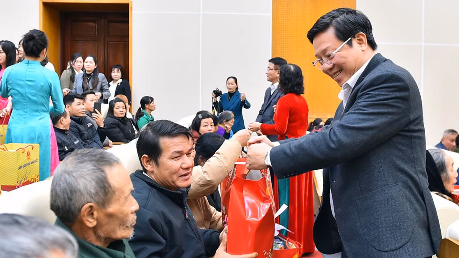 dong-chi-trinh-van-quyet-truong-ban-tuyen-giao-va-6-20260211125514.jpg