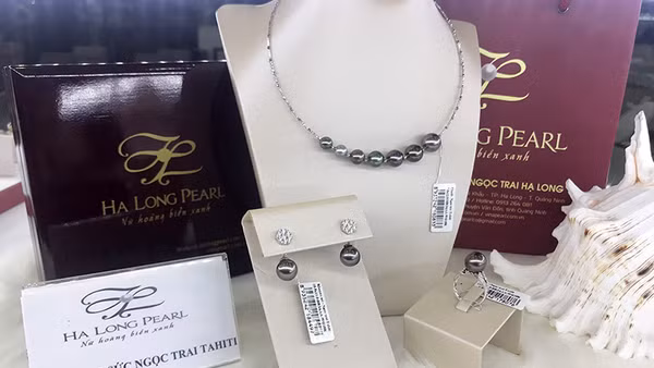 Bộ ngọc trai Tahiti, sản phẩm OCOP 5 sao của Công ty Cổ phần Ngọc trai Hạ Long. (Ảnh: Ngọc trai Hạ Long) 