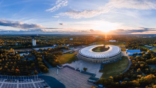 Toàn cảnh Olympiastadion từ trên cao. (Ảnh: UEFA)