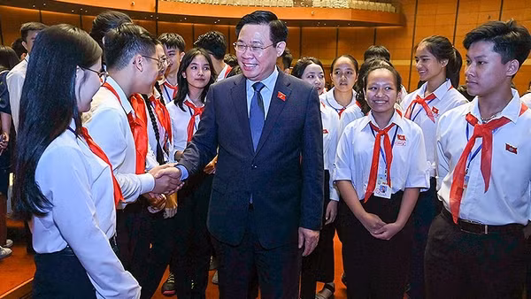 Tự hào hai tiếng Việt Nam