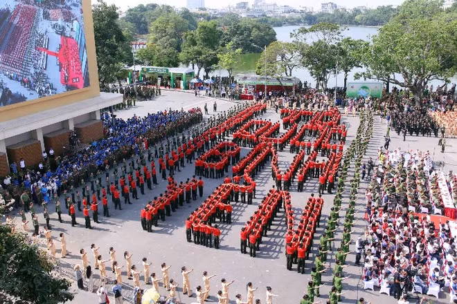 8 nghìn người tham gia sự kiện.
