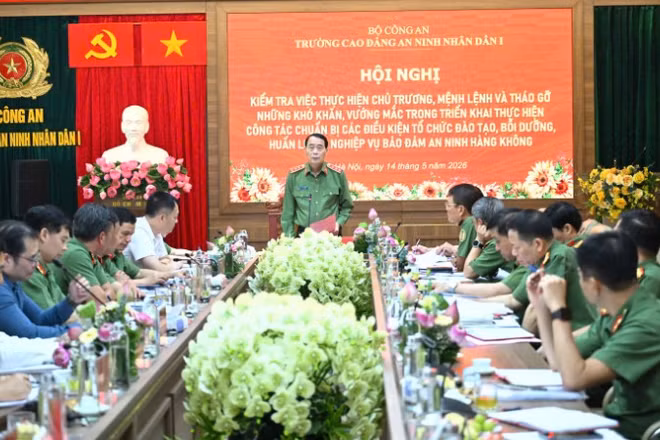 Thượng tướng Lê Quốc Hùng chủ trì buổi làm việc.