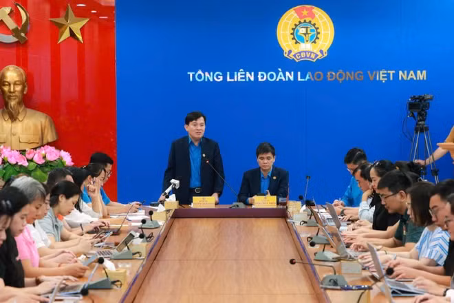 Toàn cảnh họp báo.