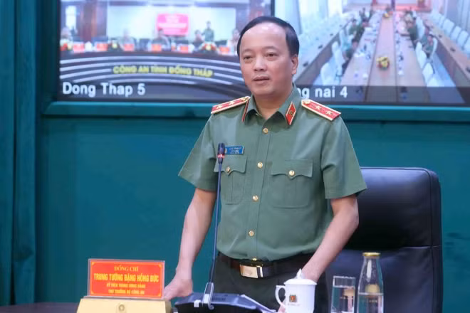 Trung tướng Đặng Hồng Đức chủ trì hội nghị.
