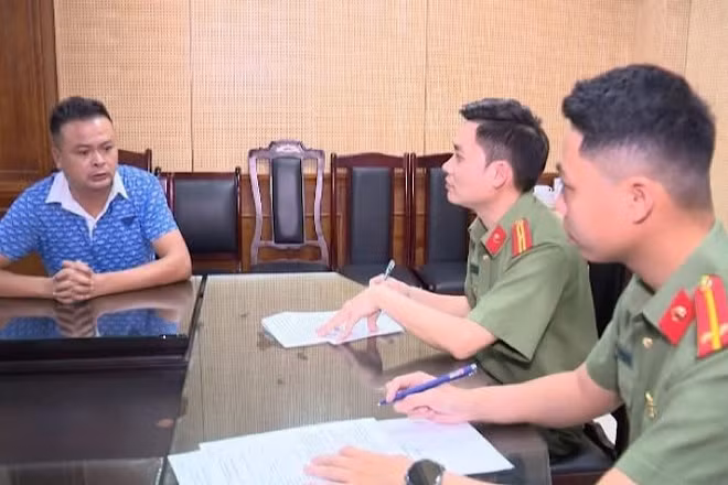 Một trong bốn đối tượng bị khởi tố.