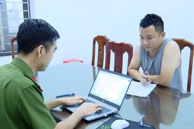 Đối tượng Vũ Xuân Đoàn tại cơ quan Công an.
