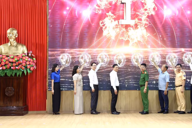 Phát động Chiến dịch đào tạo kỹ năng lái xe máy an toàn toàn quốc. (Ảnh: TUÂN NGUYỄN)