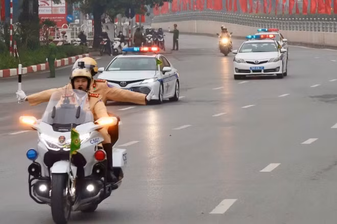 Công an Hà Nội điều chỉnh phân luồng giao thông.