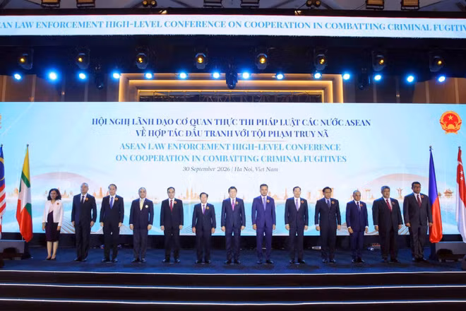 Đại diện các nước tham dự Hội nghị lãnh đạo cơ quan thực thi pháp luật các nước ASEAN về hợp tác đấu tranh với tội phạm truy nã tại Hà Nội, ngày 30/9. (Ảnh: Bộ Công an)