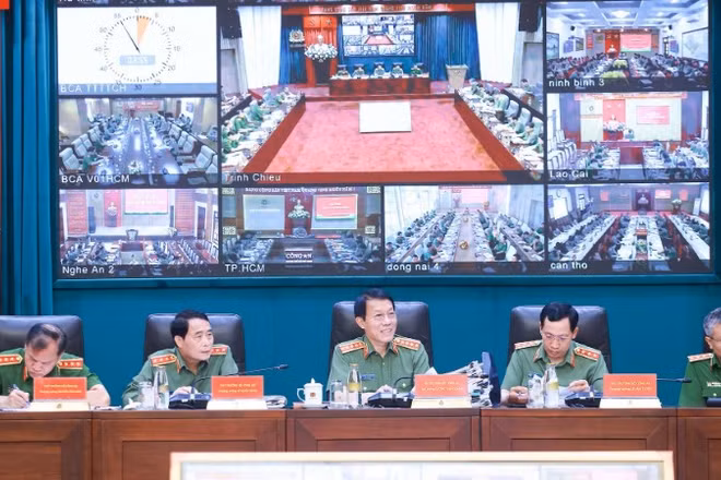 Đại tướng Lương Tam Quang chủ trì hội nghị.