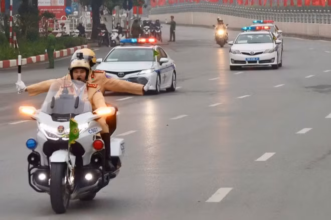 146 cán bộ, chiến sĩ có thành tích đột xuất trong công tác bảo đảm trật tự an toàn giao thông, dẫn đoàn, phục vụ Đại hội đại biểu toàn quốc lần thứ XIV của Đảng.
