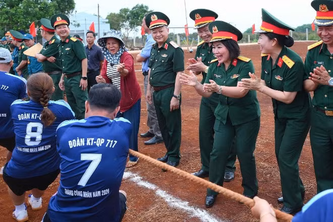 Đoàn Kinh tế-Quốc phòng 717 (Binh đoàn 15) tổ chức các hoạt động thể thao với mục tiêu "khỏe để lao động, sản xuất".