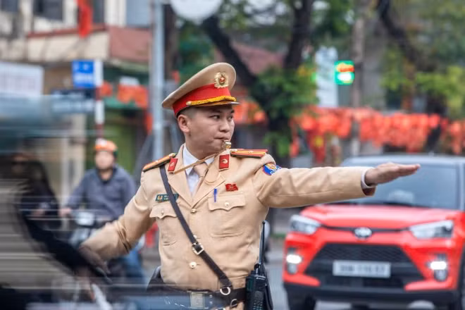 Cảnh sát giao thông Hà Nội huy động 100% quân số bảo đảm trật tự an toàn giao thông phục vụ ngày bầu cử.