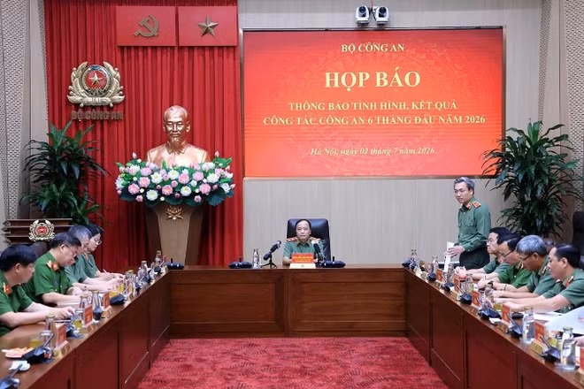 Trung tướng Đặng Hồng Đức, Thứ trưởng Công an, chủ trì họp báo.