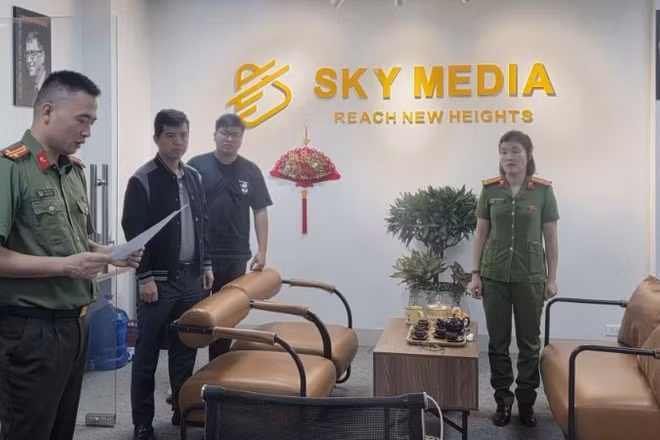 Cơ quan An ninh điều tra Công an thành phố Hà Nội tiến hành khám xét Công ty Sky Media.