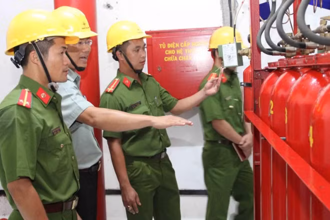Cục Cảnh sát phòng cháy, chữa cháy và cứu nạn, cứu hộ đã tham mưu cắt giảm hơn 91,6 % thủ tục hành chính. (Ảnh minh họa)