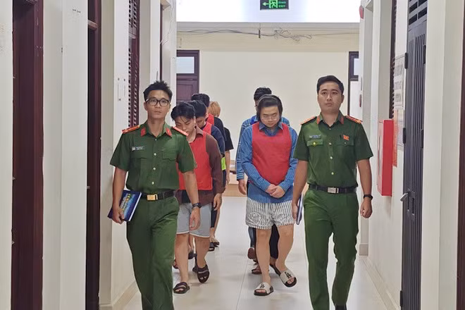10 đối tượng bị khởi tố. (Ảnh: Công an Hà Nội)