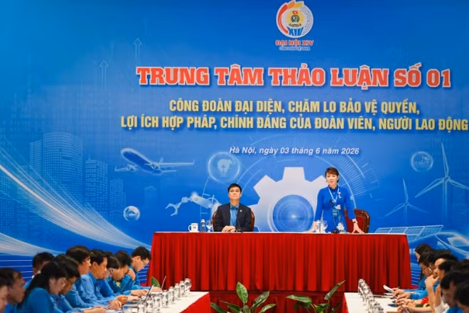 Trung tâm thảo luận số 1 thảo luận nội dung "Công đoàn đại diện, chăm lo bảo vệ quyền, lợi ích hợp pháp, chính đáng của đoàn viên, người lao động". (Ảnh: BẢO LONG)