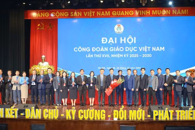 Ra mắt Ban chấp hành Công đoàn Giáo dục Việt Nam lần thứ XVII, nhiệm kỳ 2025-2030.