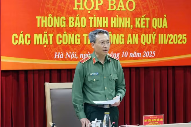 Chánh Văn phòng Bộ Công an, Thiếu tướng Nguyễn Quốc Toản chủ trì họp báo.