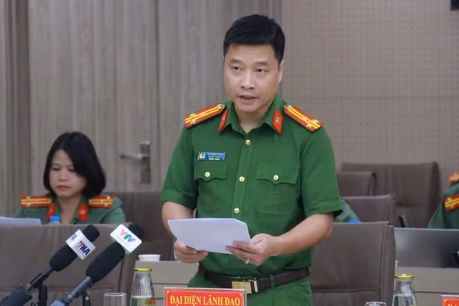 Thượng tá Vũ Thanh Tùng, Cục phó Cục Cảnh sát Điều tra tội phạm về kinh tế, tham nhũng, buôn lậu tại họp báo.