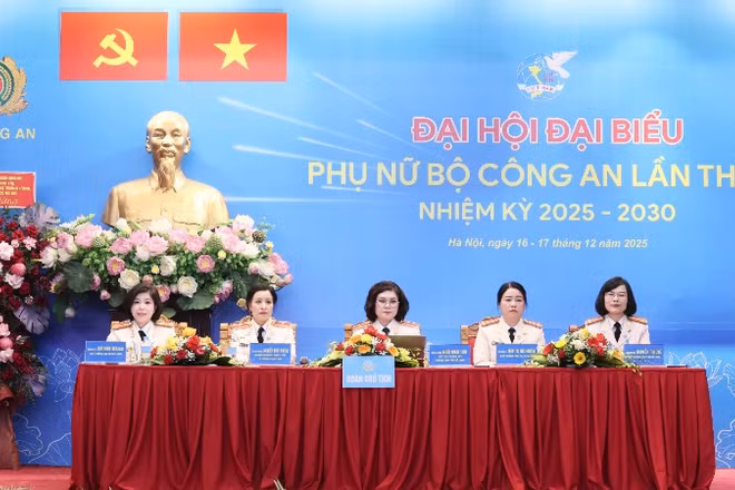 Đoàn chủ tịch điều hành Đại hội đại biểu Phụ nữ Bộ Công an lần thứ X, nhiệm kỳ 2025-2030.