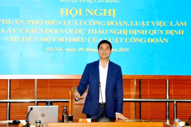 Đồng chí Ngọ Duy Hiểu, Phó Chủ tịch Tổng Liên đoàn Lao động Việt Nam, trình bày những điểm mới của Luật Công đoàn năm 2024 (sửa đổi, bổ sung năm 2025).