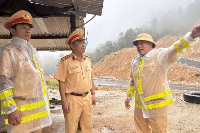 Cục Cảnh sát giao thông triển khai các biện pháp chủ động ứng phó bão số 13.