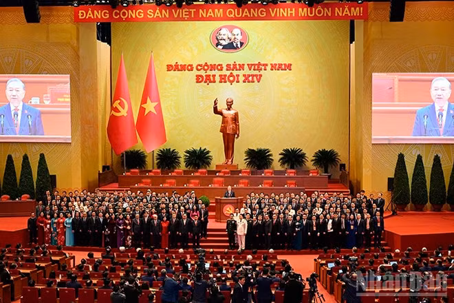 Ban Chấp hành Trung ương khóa XIV ra mắt Đại hội. (Ảnh: nhandan.vn)